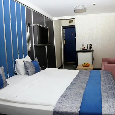 Blue Aparthotel 3*