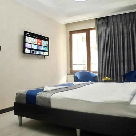 Blue Aparthotel 3*