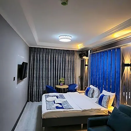 Blue Aparthotel 3*
