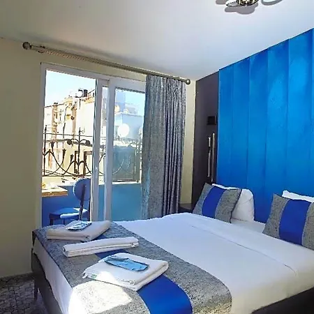Blue Aparthotel